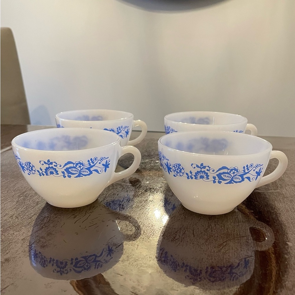 Vintage Termo Rey Milk Glass Tea Cups